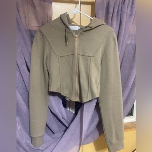 Adorable cropped zip up jacket. Bought it last year. Only wore once.